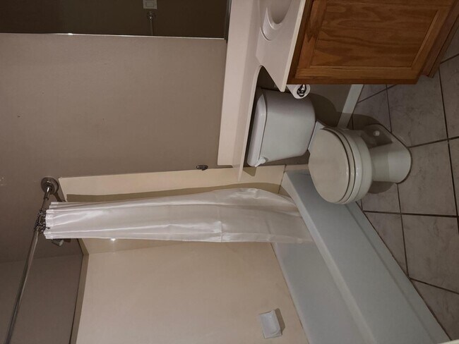 Building Photo - 979 E Brentrup Dr