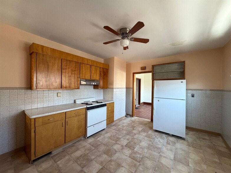 Building Photo - 1040 Broadway