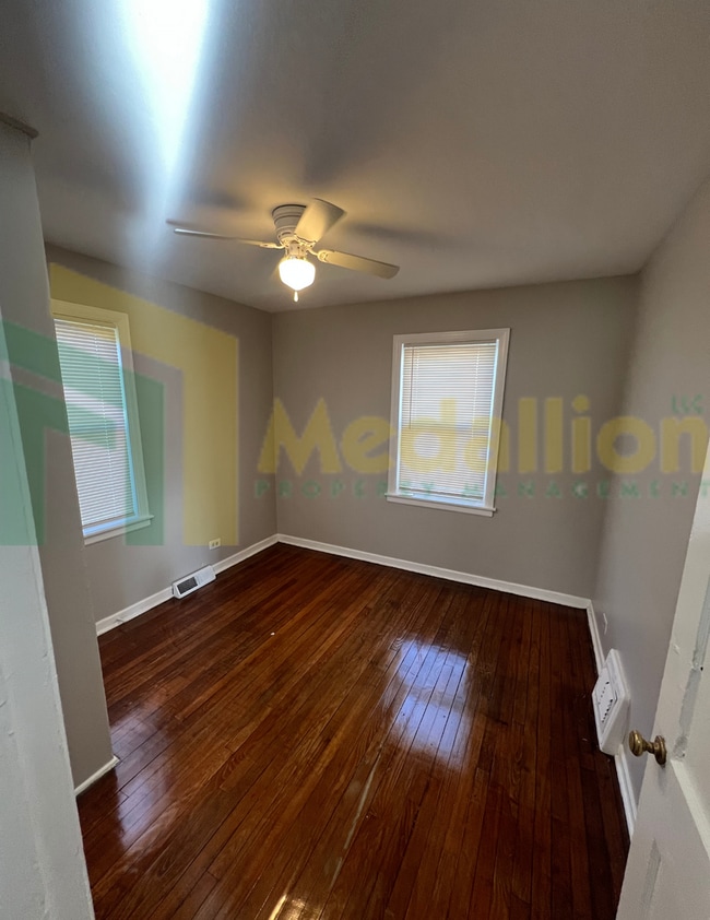 Building Photo - Spacious 4-5 Bedroom, 2-Bath Corner Lot Ho...