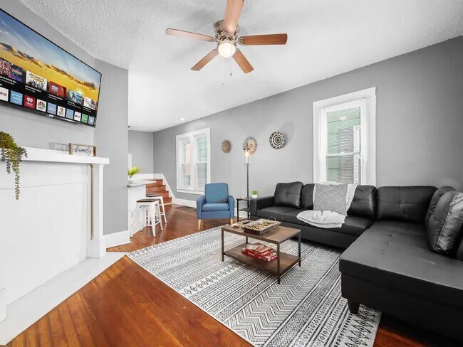 Building Photo - 363 E Gates St