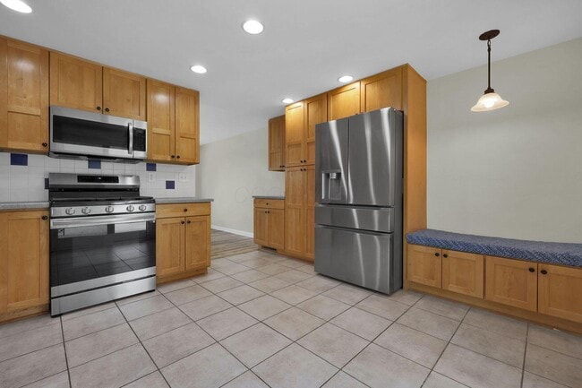 Building Photo - 470 Amesbury Dr