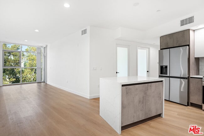 Building Photo - 160 Chestnut St