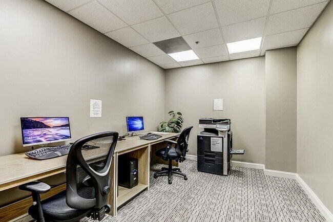 Building Photo - Renovated Condo with Skyline Views