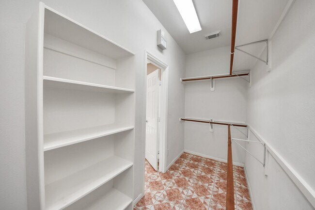 Building Photo - 1631 Mustang Crossing