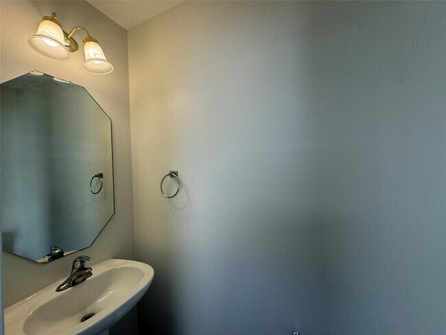 Building Photo - 5715 Vinemont Ln