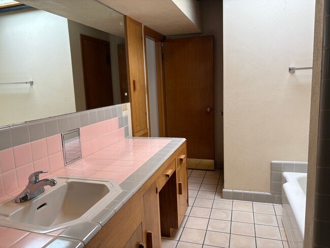 Building Photo - Tucson West 3 Bedroom