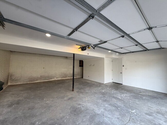 Building Photo - $2,900 | 5 Bedroom, 3 Bathroom House | No Pets | Available for Immediate Move In!
