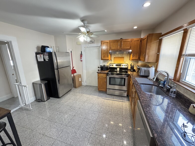 Building Photo - 71 Edenfield Ave