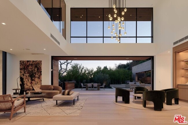 Building Photo - 10901 Chalon Rd