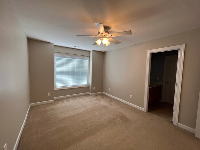 Building Photo - 9720 Royal Colony Dr