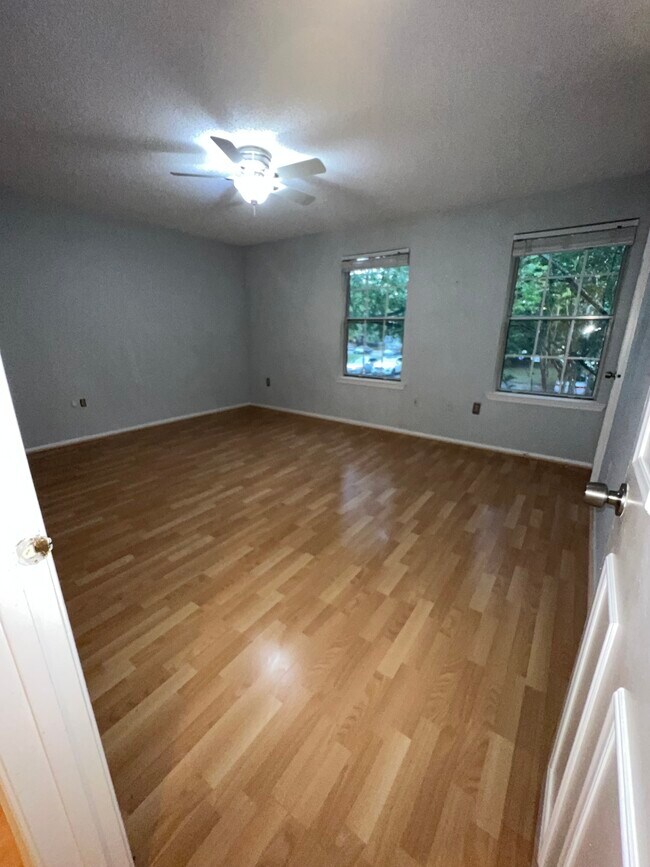 Building Photo - 7754 New Providence Dr