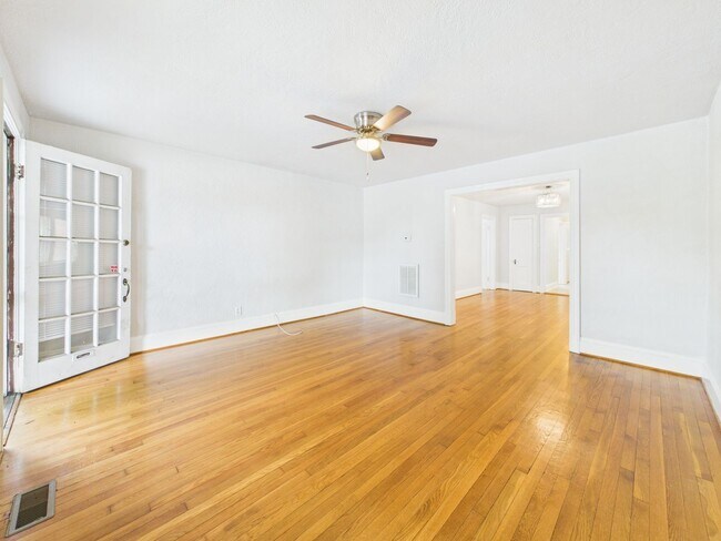 Building Photo - 3543 Grove Ave