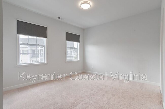 Building Photo - 2115 Belden Ave