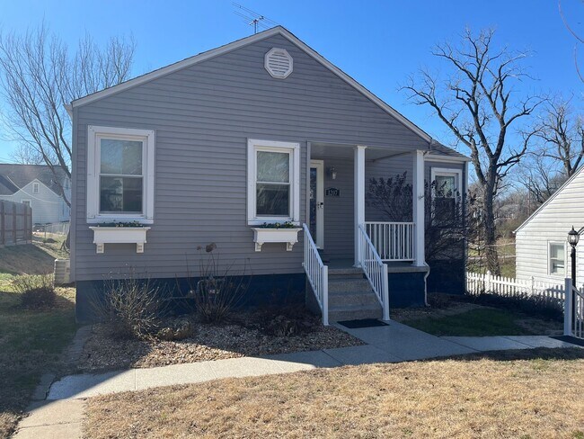 Building Photo - 3 Bedroom in Alton