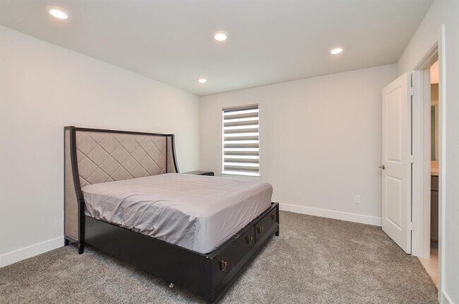 Building Photo - 9522 Rialto Creek Dr