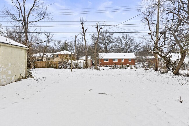 Building Photo - 257 Zandale Dr