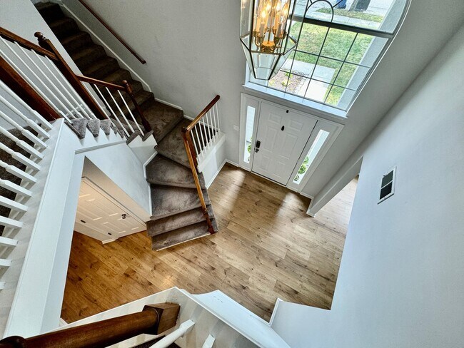 Building Photo - 4-Bedroom Home Castleton Ready 07-16-26! A Pet-Friendly Home - All Appliances - Fenced Yard - Exc...