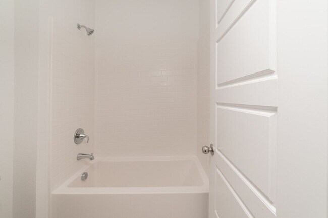 Building Photo - Stunning Home Located in the Desirable Bla...