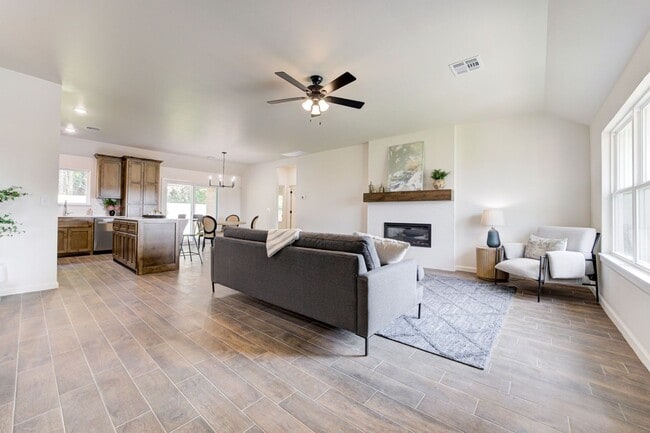 Building Photo - Brand New Home In Noble!