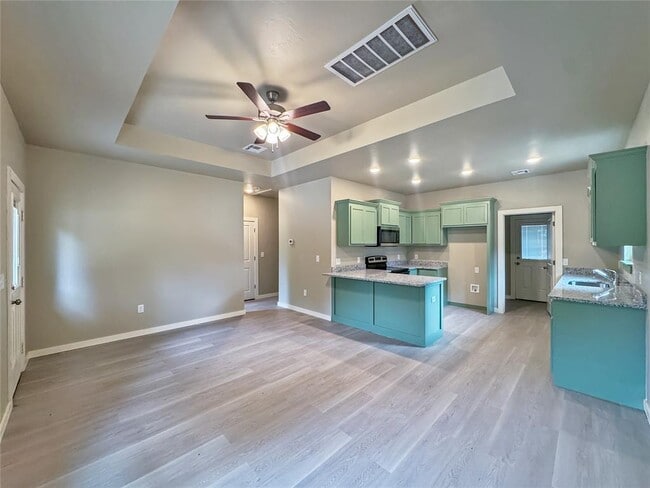 Building Photo - 412 N Bickford Ave