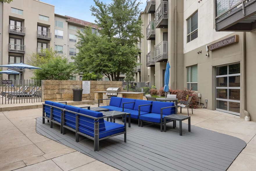 Building Photo - 810 W St Johns Ave