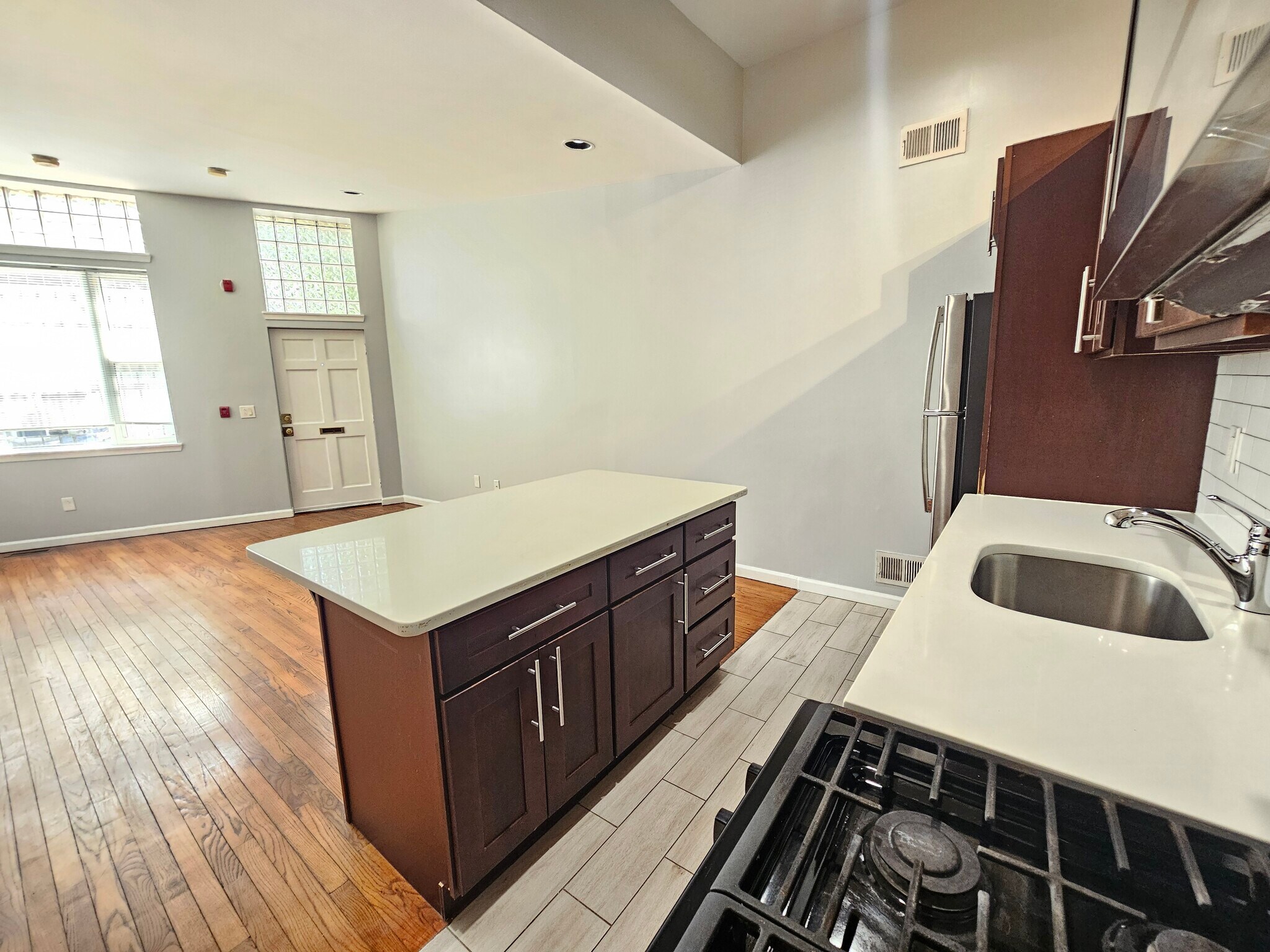 Building Photo - 930 E Passyunk Ave