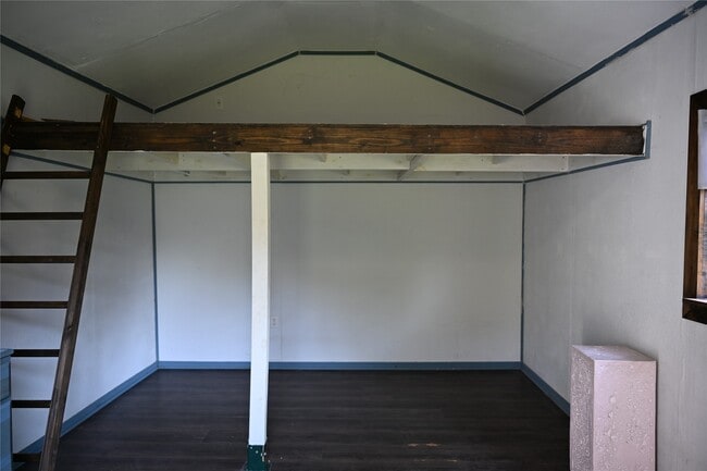 Building Photo - 212 Summit Dr