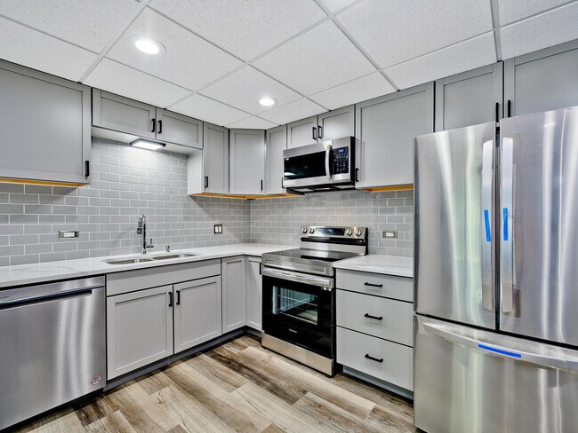 Building Photo - 3849 N Parkway Dr
