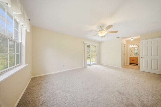 Building Photo - 1402 Sturbridge Pl