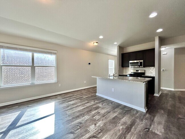 Building Photo - Move-In Ready 4-Bed, 2-Bath Home in Prime Fairhaven Location!