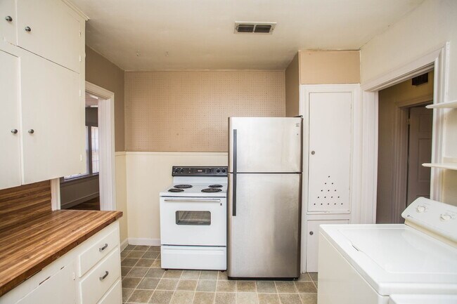 Building Photo - Pre Lease this Tech Terrace Beauty