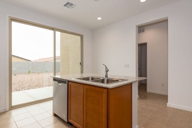 Building Photo - Comfortable living in a quiet neighborhood