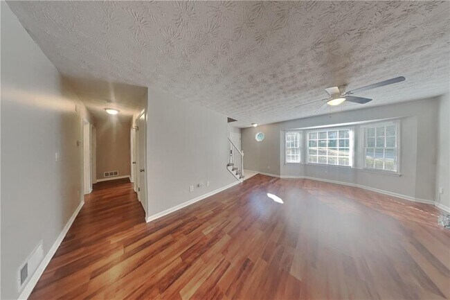 Building Photo - 121 Chantilly Ln