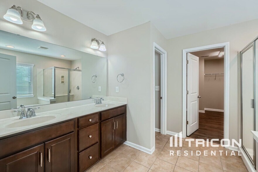 Building Photo - 3019 Burgess Dr