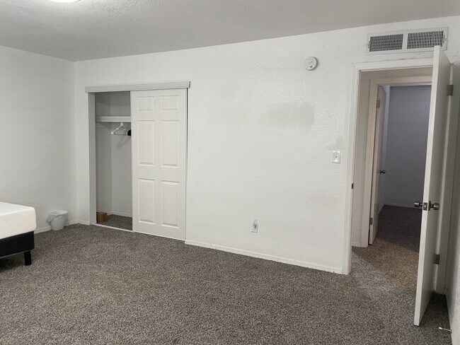 Building Photo - 10604 Fieldrock Ct