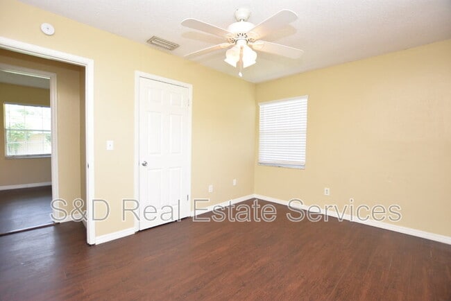 Building Photo - 4615 San Antonio Dr