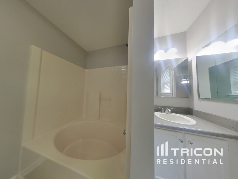 Building Photo - 230 Ashbury Ct