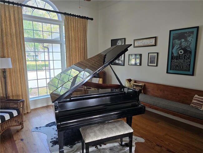 Building Photo - 205 Sutherland Dr