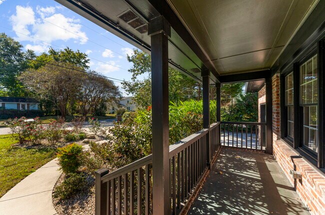 Building Photo - 774 Creekside Dr