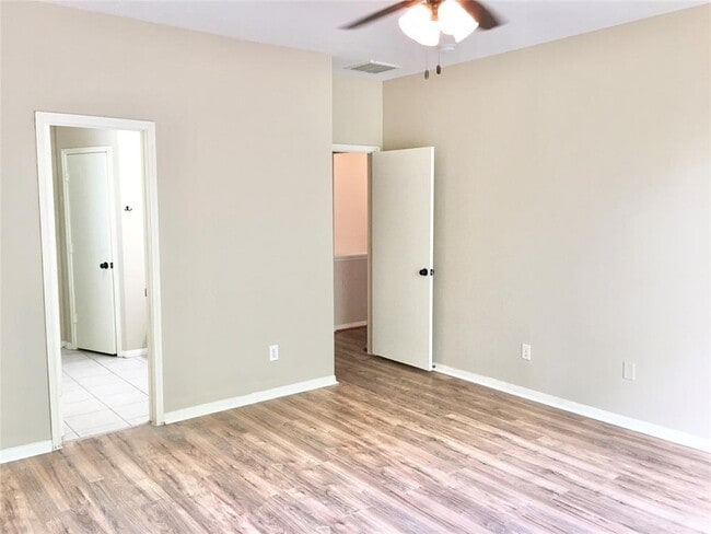 Building Photo - 4935 Linden Pl