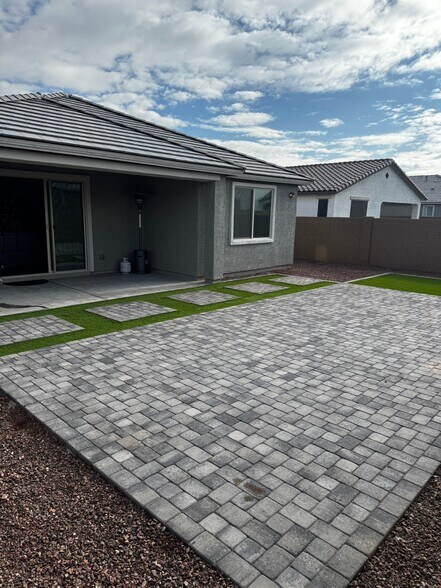 Building Photo - 814 S 109th Ave