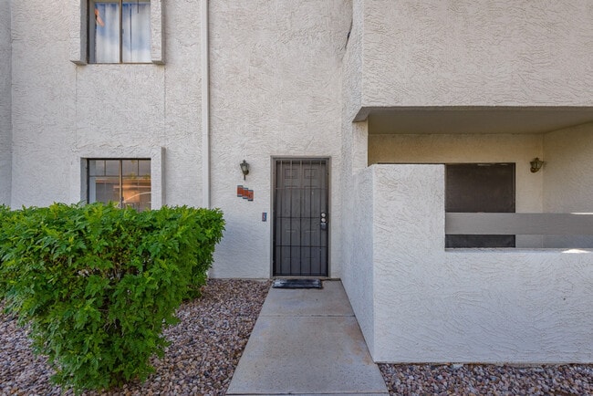Building Photo - 2959 N 68th Pl