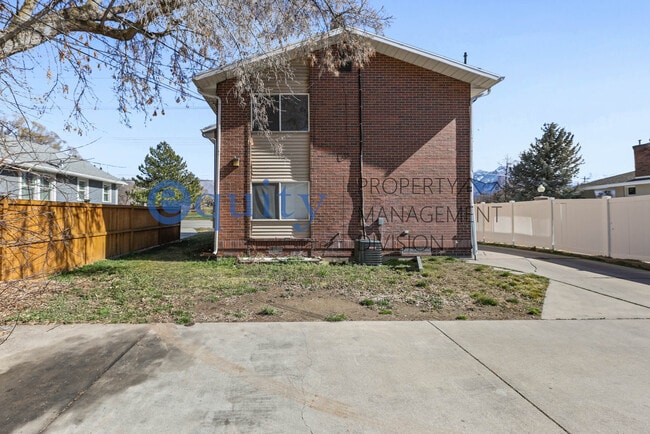 Building Photo - 2550 S 900 E