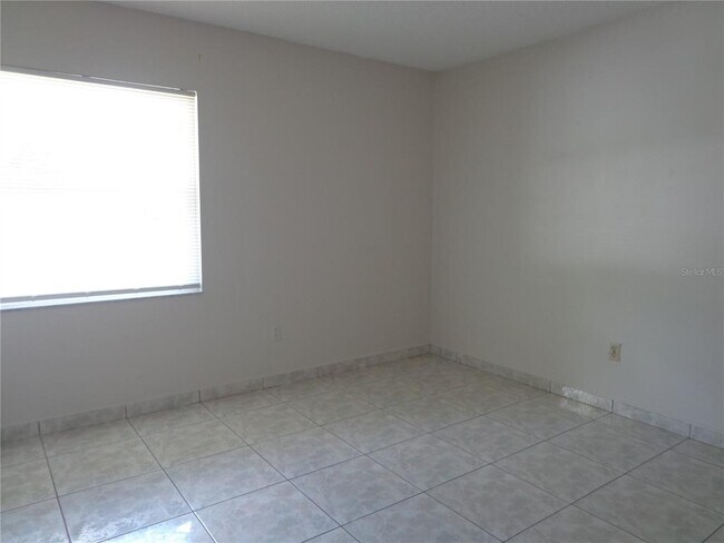 Building Photo - 721 Regent Cir S
