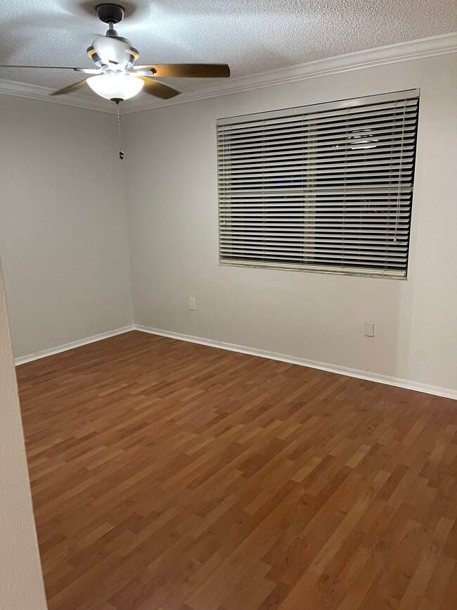 Building Photo - 9191 Fontainebleau Blvd