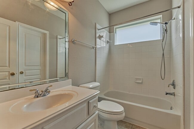 Building Photo - 30 Desert Rose Pl