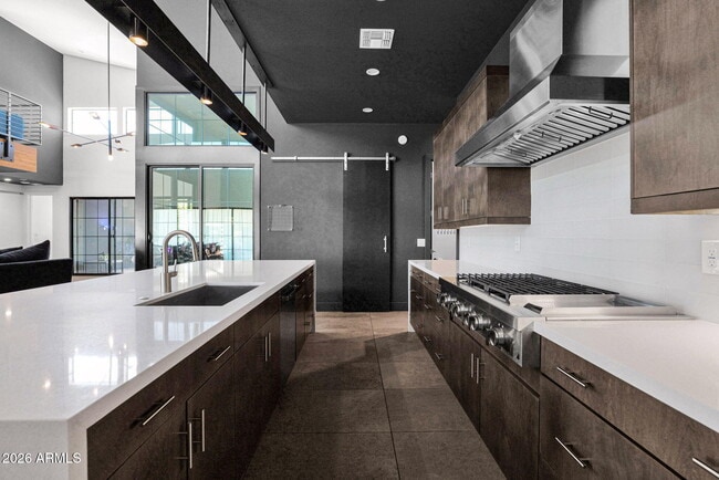 Building Photo - 8430 S 10th Ln