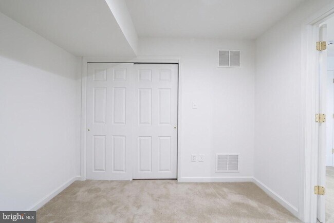 Building Photo - 6 Ocean Breeze Ct
