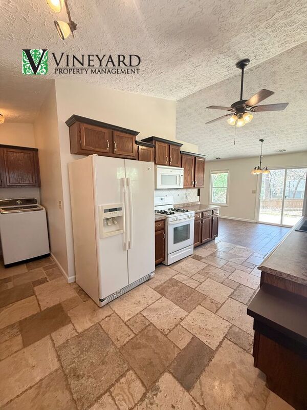 Building Photo - 1907 Grant Ln