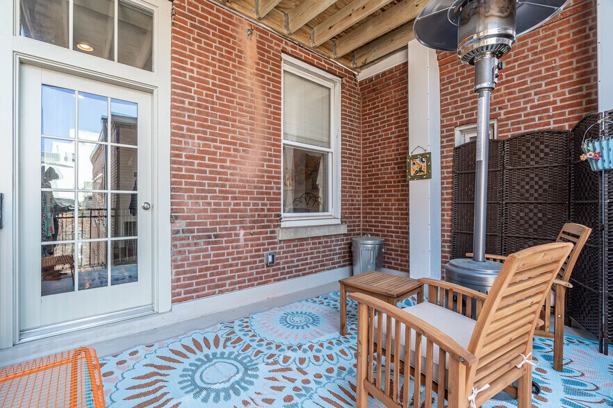 Building Photo - 32 N Front St